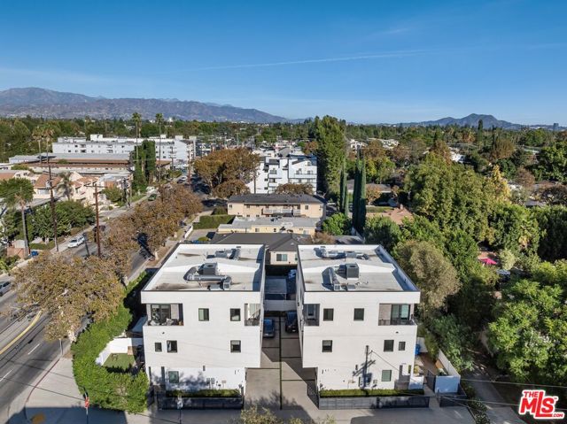 13822 Oxnard Street photo 3