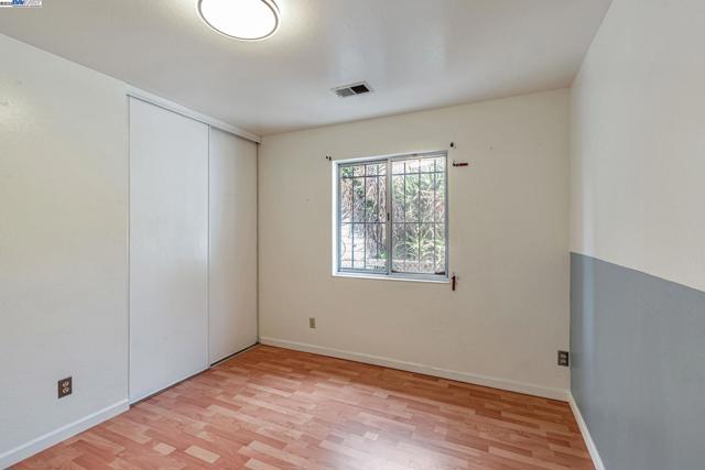 2538 E 16Th St, Oakland CA: https://media.crmls.org/mediaz/355a25e2-f536-4c63-9dc6-6ce92628158b.jpg