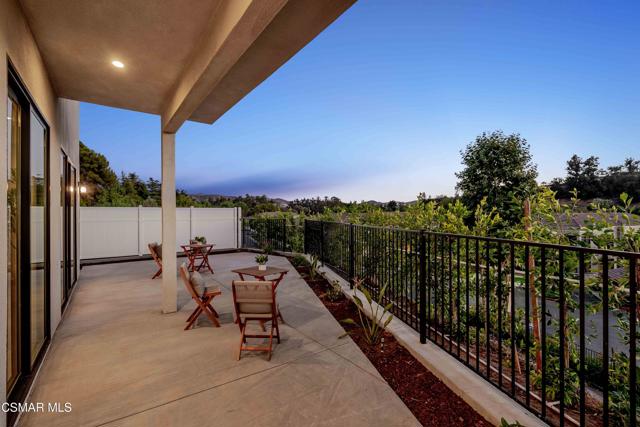 252 Capri Drive, Simi Valley CA: https://media.crmls.org/mediaz/355a5672-c1c1-4b4e-b8d3-88d40598c1af.jpg
