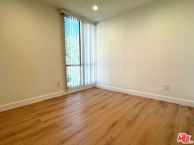 8601 International Avenue, Canoga Park CA: https://media.crmls.org/mediaz/355a7ee3-70dd-46cb-bbe0-06f39fc07bcd.jpg