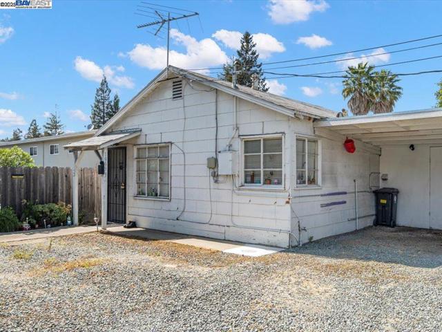 19979 Wisteria St, Castro Valley CA: https://media.crmls.org/mediaz/355ad5cd-458c-40a1-b620-9892e1a71cbb.jpg
