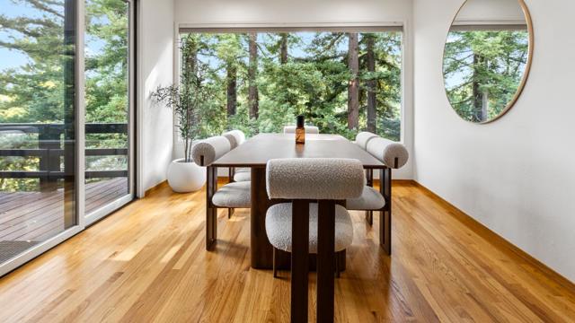 760 La Mesa Drive, Portola Valley CA: https://media.crmls.org/mediaz/355b90b2-1058-4c59-b52e-68305afa8556.jpg
