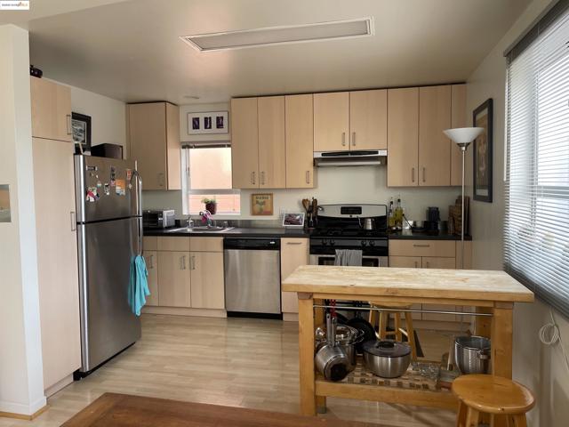 Image 6 of 23 For 6450 Doyle Street