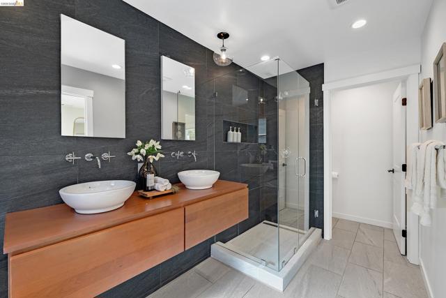 1424 Sunnyslope Ave, Belmont CA: https://media.crmls.org/mediaz/355c00dc-8cc4-4896-8aa1-16d78566ba95.jpg