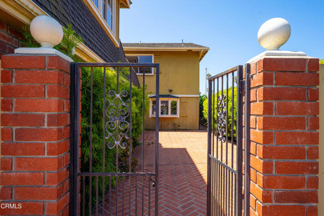 2851 Seahorse Avenue, Ventura CA: https://media.crmls.org/mediaz/355c19ae-2634-44e3-b498-d6ad287212cd.jpg