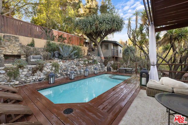 400 W Avenue 42 Avenue, Los Angeles CA: https://media.crmls.org/mediaz/355c2b92-bfe3-4067-91a4-70e1a84a03aa.jpg