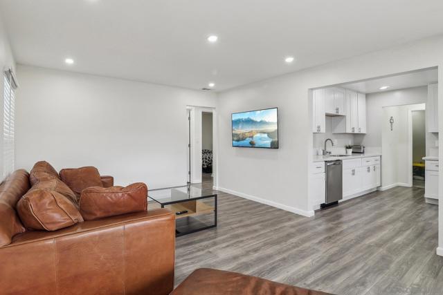 6242 Thorn St, San Diego CA: https://media.crmls.org/mediaz/355d102b-b73b-4451-9635-5c6c76f87375.jpg