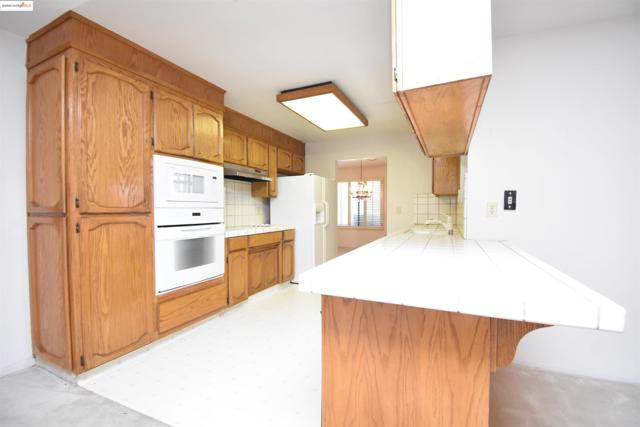 3124 Estate Dr, Stockton CA: https://media.crmls.org/mediaz/355d789c-2241-4b48-869e-b80b90ae92fe.jpg