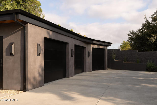 821 Emerson Street, Thousand Oaks CA: https://media.crmls.org/mediaz/355ea02b-bbca-4a05-b2cf-6d0f568f7653.jpg