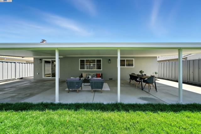 5525 Roosevelt Pl, Fremont CA: https://media.crmls.org/mediaz/355f72b8-56d1-417c-a3e6-cc06d673fc80.jpg
