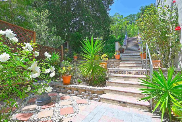 38 Saint Stephens Dr., Orinda CA: https://media.crmls.org/mediaz/355f9e68-47c8-4fe9-8ae8-fcaabd86f85d.jpg