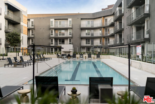 3425 W OLIVE Avenue, Burbank CA: https://media.crmls.org/mediaz/35602dda-e3f1-4140-aa46-f12272ec792c.jpg