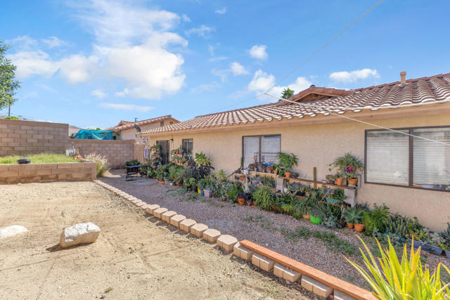 66550 San Diego Dr Drive, Desert Hot Springs CA: https://media.crmls.org/mediaz/35604d3f-0aaa-43bf-906e-7f7fc1815a51.jpg