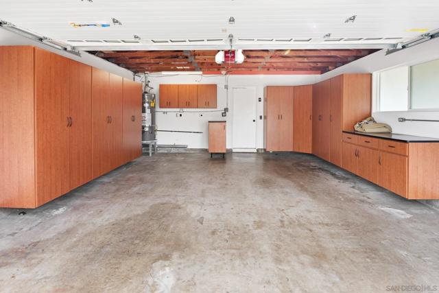 5083 Barry St, Oceanside CA: https://media.crmls.org/mediaz/3560a386-43e3-49cd-a6d3-f126255c4284.jpg