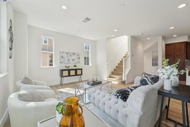 5743 Oceanspray Rd, Newark CA: https://media.crmls.org/mediaz/3560c9fa-5401-4a46-b825-04e81a3a25bf.jpg