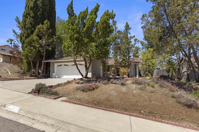 11370 Paseo Albacete Avenue, San Diego CA: https://media.crmls.org/mediaz/3560d0ed-6fa5-4a91-98b6-16ce8ce39bf7.jpg