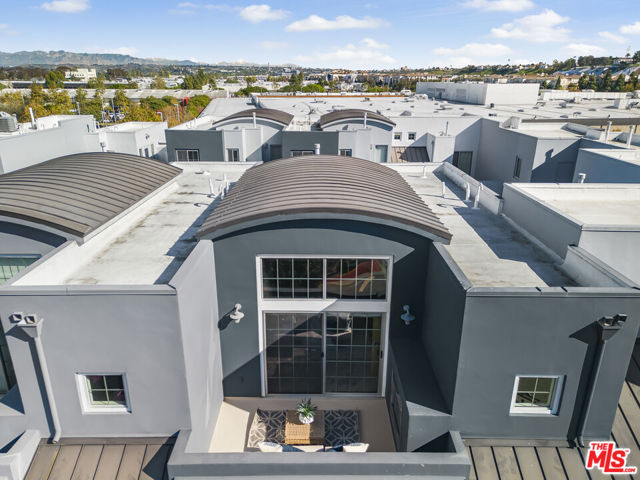 5350 Playa Vista Drive, Playa Vista CA: https://media.crmls.org/mediaz/35610cfb-7c40-4d91-828c-f8cbc3dc3aad.jpg