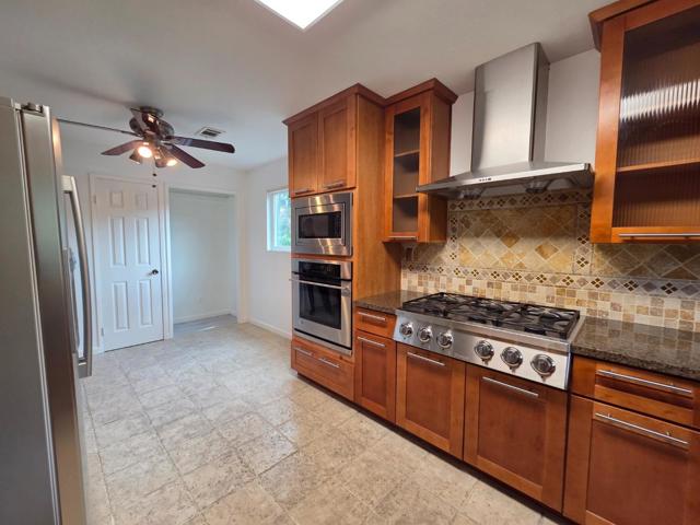 50 Nottingham Pl Place, Clayton CA: https://media.crmls.org/mediaz/35613af7-84fc-44a7-b573-3ff34f235cbc.jpg