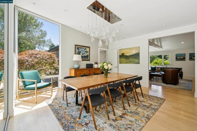 10 ICHABOD LANE, Orinda CA: https://media.crmls.org/mediaz/35615271-9c00-474d-a4f1-ecf7435569ff.jpg