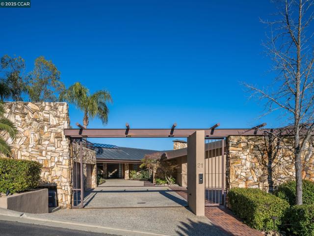 21 Deer Oaks Ct, Pleasanton CA: https://media.crmls.org/mediaz/35615b85-75bb-44c6-a29b-92798dad5c44.jpg