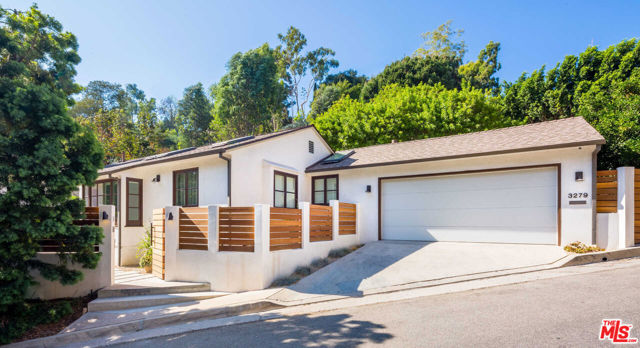 3279 LEDGEWOOD Drive, Los Angeles CA: https://media.crmls.org/mediaz/3561a4d6-77d7-44b7-b067-aa23a7663fc3.jpg