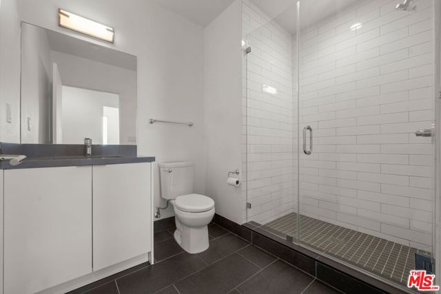 1215 S Bedford Avenue, Los Angeles CA: https://media.crmls.org/mediaz/3561af2c-74b0-4729-b1db-577749af9773.jpg