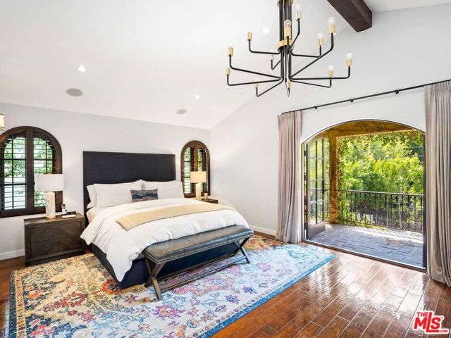 4057 Farmdale Avenue, Studio City CA: https://media.crmls.org/mediaz/3561b959-c72e-42fa-acd2-7f264dd26a6d.jpg