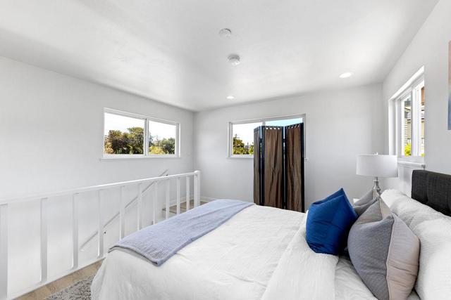 1032 Toyon Drive, Burlingame CA: https://media.crmls.org/mediaz/3561bf54-76fd-4f4f-9f5b-0ba3e77ff402.jpg