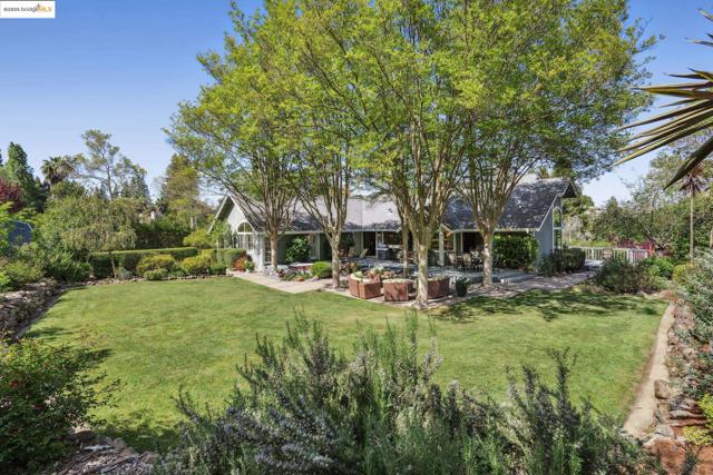 1037 Silverhill Dr, Lafayette CA: https://media.crmls.org/mediaz/35636541-3c32-413c-9cbd-af1ee7978531.jpg