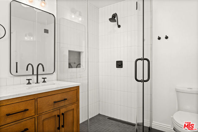 1601 S Bentley Avenue, Los Angeles CA: https://media.crmls.org/mediaz/35639340-2f5b-4e1c-b61d-f0f4bd179ed0.jpg