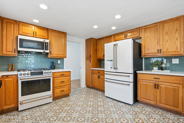 1134 Paquita Street, Camarillo CA: https://media.crmls.org/mediaz/3563a84b-770b-4783-9274-8345c1e55e56.jpg