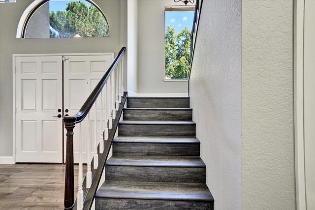 4374 Valley Ave, Pleasanton CA: https://media.crmls.org/mediaz/3563adb8-1afa-4316-8185-34af87aefd16.jpg