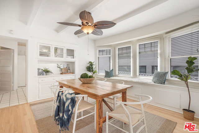 28 CLUBHOUSE Avenue, Venice CA: https://media.crmls.org/mediaz/3563bd36-5716-4624-99f5-ba1ee0300127.jpg