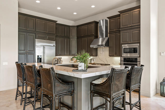 56738 Palms Dr Drive, La Quinta CA: https://media.crmls.org/mediaz/356470a4-9c6e-4178-b17b-2c2bdaed5f99.jpg