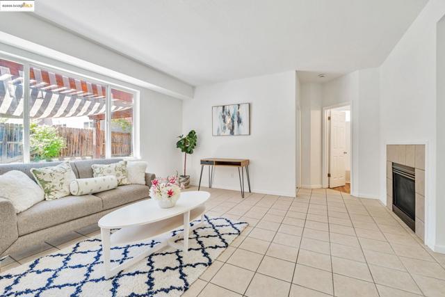 1261 King Loop, Tracy CA: https://media.crmls.org/mediaz/3565398b-4cbf-4f7d-b2db-0569b3553d3c.jpg