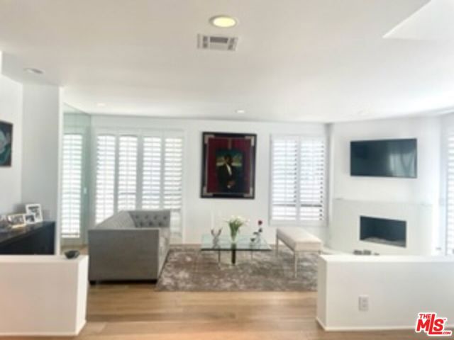 9033 VISTA GRANDE Street, West Hollywood CA: https://media.crmls.org/mediaz/3565e4b1-0b73-47f4-828b-2d0cf0145e86.jpg