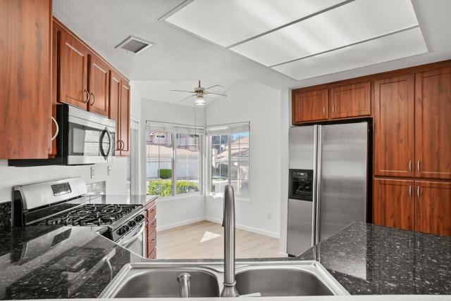 Detail Gallery Image 15 of 40 For 16009 Caminito Tomas, San Diego,  CA 92128 - 3 Beds | 2 Baths