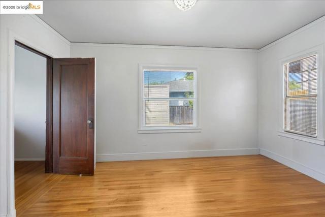 2717 Mabel St, Berkeley CA: https://media.crmls.org/mediaz/3566ddde-e5e7-4298-88fe-b8bcbe52cb7a.jpg