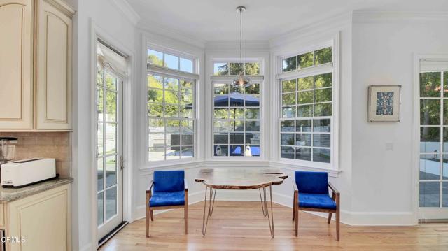 1929 Lyans Drive, La Canada Flintridge CA: https://media.crmls.org/mediaz/3566e25a-53e2-4c54-9363-99366ec76480.jpg