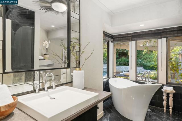 225 Vagabond Ct, Alamo CA: https://media.crmls.org/mediaz/35674ac6-92b6-49cc-9bce-2bea5a805472.jpg