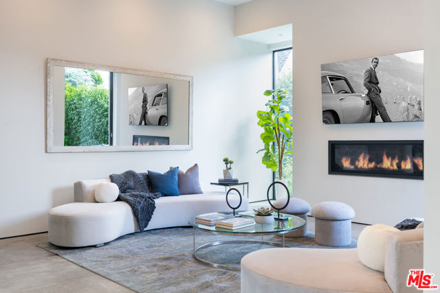 8356 W 4th Street, Los Angeles CA: https://media.crmls.org/mediaz/35676933-8c84-4b33-a5b1-b3e276d4ed34.jpg