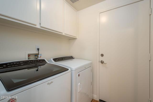 140 Windrose Drive, Newbury Park CA: https://media.crmls.org/mediaz/356776d5-94a1-4dea-9977-f9ec1f28ffc6.jpg