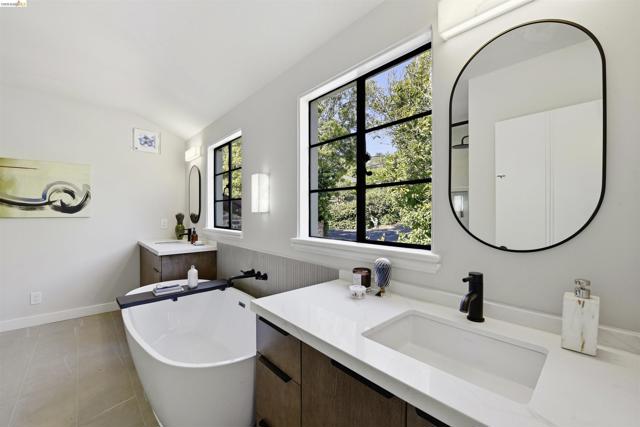 44 Highgate Rd, Kensington CA: https://media.crmls.org/mediaz/3567ad8f-b991-4644-abd3-a82f1f88c1d6.jpg