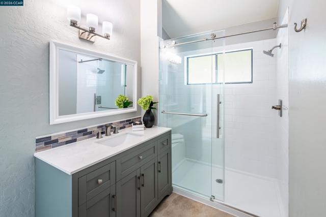 Image 24 of 52 For 1006 Howard Hills Rd