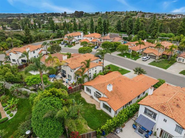 6660 Curlew Ter, Carlsbad CA: https://media.crmls.org/mediaz/3568d52c-7d85-43a9-9214-727b06237711.jpg