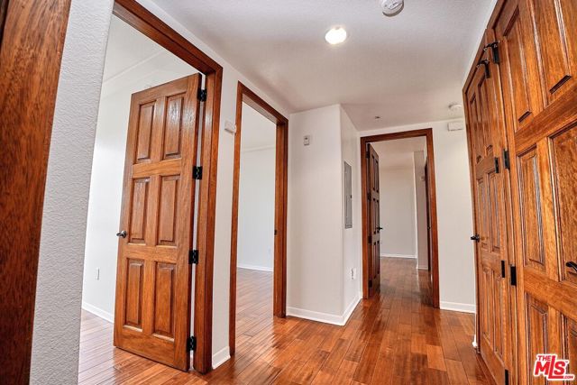 1401 S St Andrews Place, Los Angeles CA: https://media.crmls.org/mediaz/356a0275-504a-4029-aed3-e63b37209272.jpg
