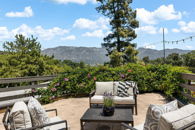 304 Mesa Lila Road, Glendale CA: https://media.crmls.org/mediaz/356a1863-06c8-468b-bea1-ed269c4e5d27.jpg