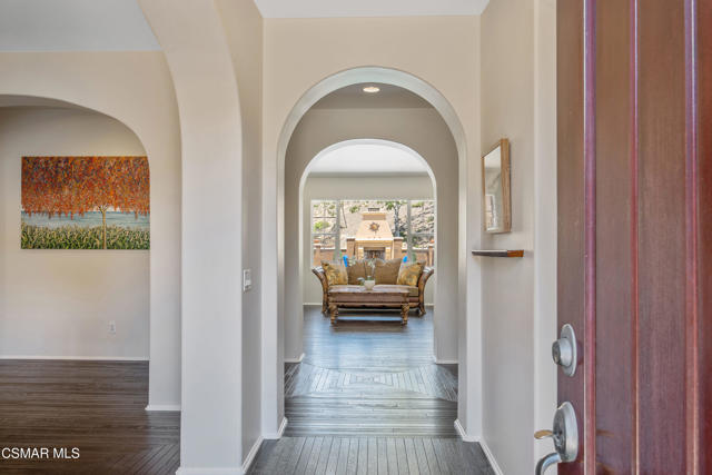 5309 Via Rincon, Newbury Park CA: https://media.crmls.org/mediaz/356a4814-3906-473a-a78f-4781889a7718.jpg