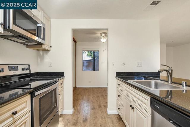 1701 Mahogany Way, Antioch CA: https://media.crmls.org/mediaz/356a860d-e6ce-4582-9e95-fbcd677c04ec.jpg