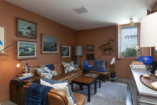 1055 E Granvia Valmonte, Palm Springs CA: https://media.crmls.org/mediaz/356ae1ff-76d4-4530-a0ec-60cc9a8aeece.jpg